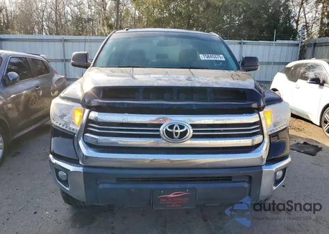 2017 Toyota Tundra Crewmax Sr5 z USA, uszkodzony, nr VIN 5TFDW5F17HX604354